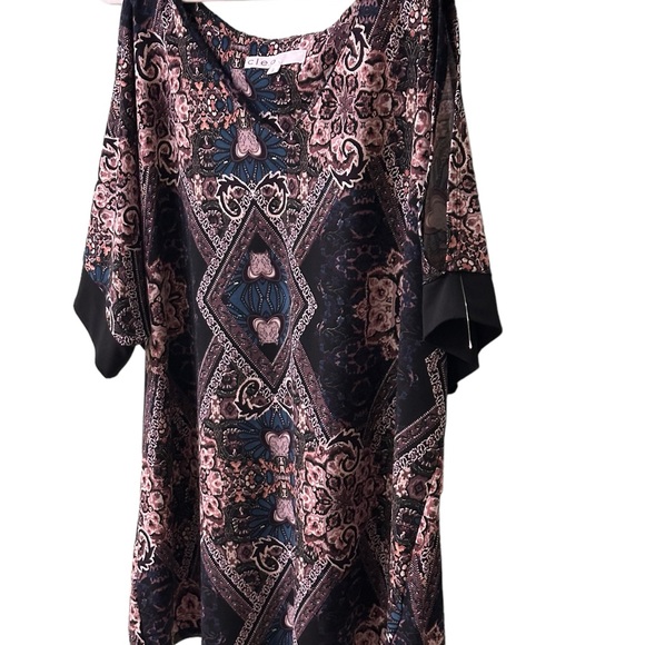 ❤️NWOT Cold shoulder printed blouse - Picture 2 of 5